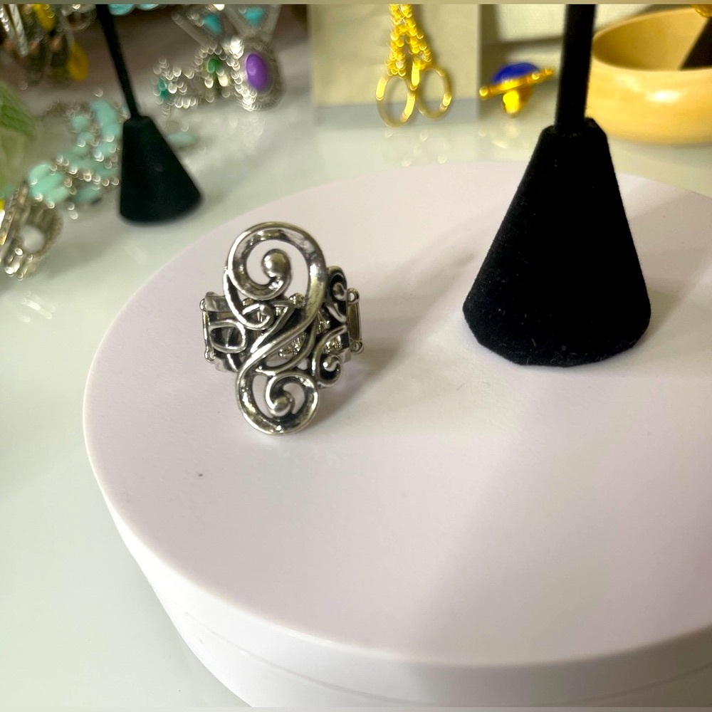 Elegant Silver Filigree Earrings and Ring Set - Picture 3 of 4